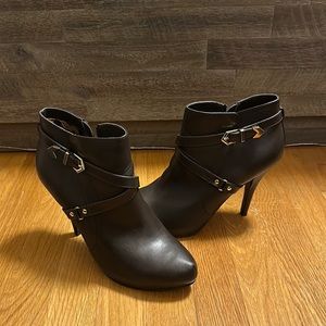 Guess booties size 8